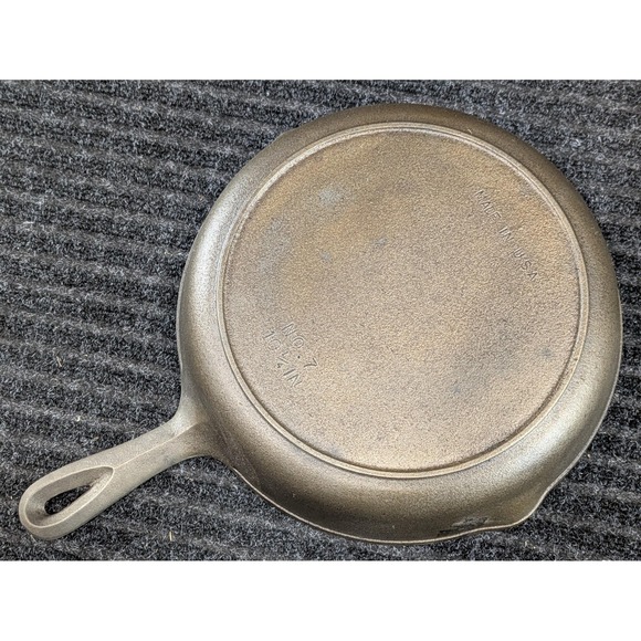 Vintage BSR No. 7 Cast Iron Skillet Frying Pan 10.5" Seasoned Cookware Made USA - Picture 1 of 8